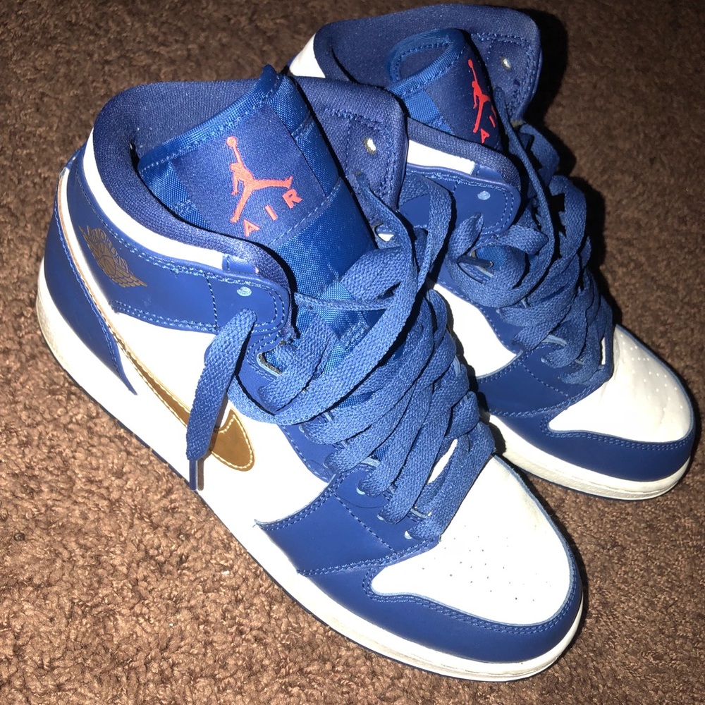 Air Jordan 1 (7 in Boys/9 in Women)